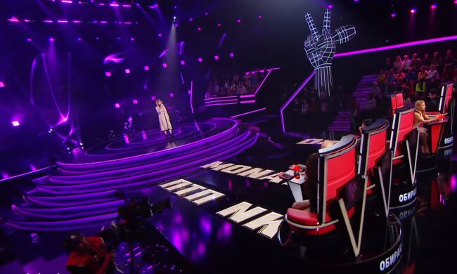 Повернення секс-символу та зірки 4 сезону: хто на "Голос країни 10" розчулив Кароль та Каменських