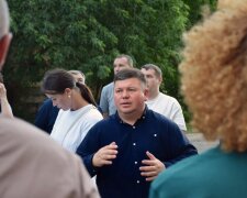 Ночной террор на Виноградаре: глава Подольского района приехал в разрушенный дроном дом и рассказал, как людям получить деньги на ремонт