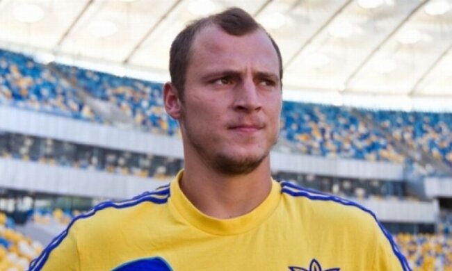 Зозуля продает футболку "Барселоны" ради детей воинов АТО