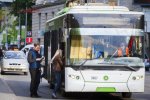 Напівгола і хамувата: кондукторка тролейбуса спантеличила киян