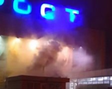 У Харкові згорів продуктовий кіоск (відео)