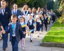 Шкільні базари витрясуть з українців останні копійки: що і скільки коштує