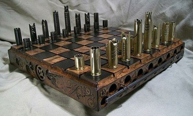Дизайнери створили шахи з гільз в стилі стімпанк (фото)