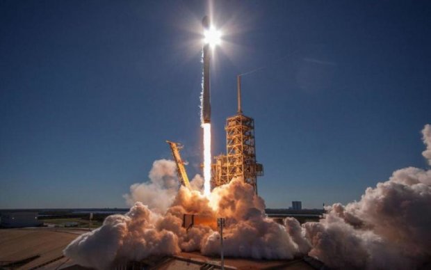 Интернет подождет: Маск перенес запуск ракеты Falcon 9
