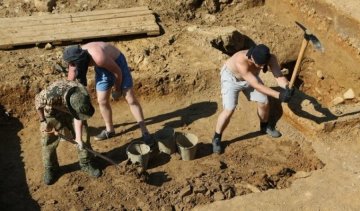 Мисливці виявили стародавні амулети у формі статевого органу