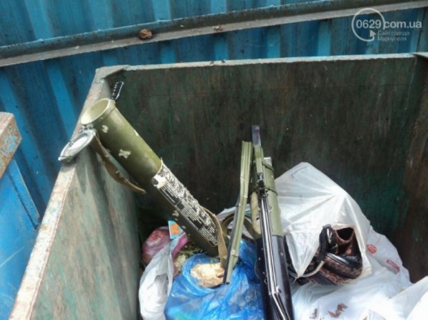 У Маріуполі знайшли гранатомети у сміттєвому баку