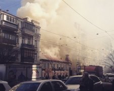 В Києві на пожежі загинуло двоє рятувальників