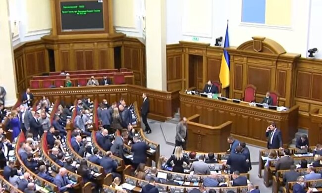 У Раді вакциновано менше половини депутатів: як "каратимуть" решту