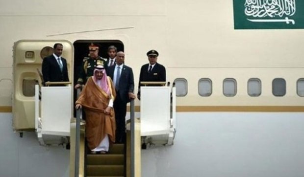 Їдемо порожняком: саудівський король зібрав 450 тонн багажу і свиту з 1500 осіб