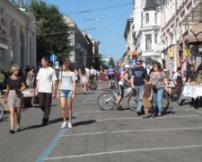 Харків'янин вигуляв на повідку своє Зайченя: містяни падають від реготу, - відео