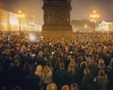 Тисячі росіян тужать за загиблими в авіакатастрофі (фото)