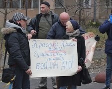 Одеські волонтери вимагають від «Червоного Хреста» повернути гумдопомогу (фото)