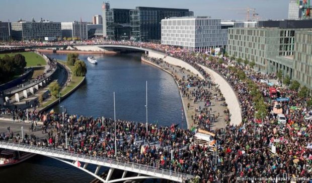  В Берлине массовые протесты против зоны свободной торговли ЕС-США