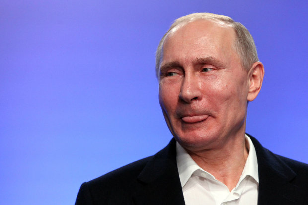 Путин снова расцеловал школьника: уже не скрывает