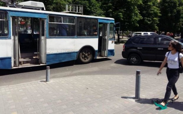 Тролейбус відправив маленьких велосипедистів до лікарні