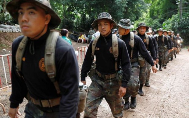 Печерна пастка в Таїланді: 6 дітей вже обійняли своїх батьків