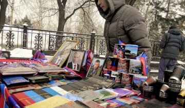 На різдвяному ярмарку в Донецьку продають портрети Путіна (фото, відео)