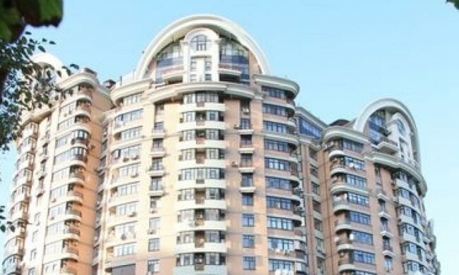 Українцям прийдуть перші штрафи за квадратні метри
