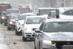 Авто в снігу, скріншот: YouTube