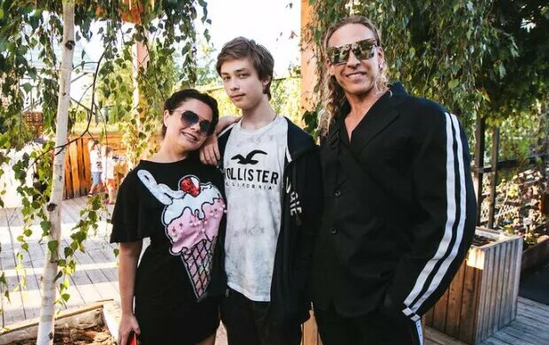 Син Тарзана і Корольової пішов по стопах батька: помітили голим біля пілона