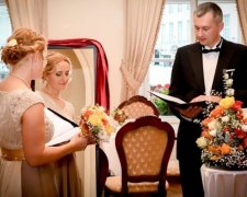 Естонська мандрівниця взяла за чоловіка саму себе
