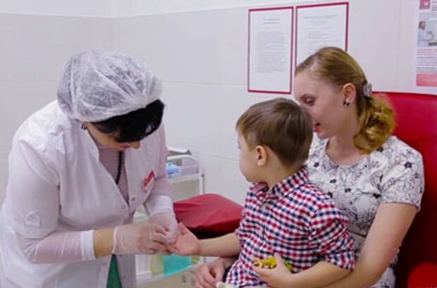 Ребенок у педиатра, фото из свободных источников
