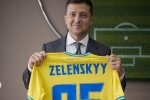 Владимир Зеленский сменил пиджак на футболку сборной Украины: "Крым - это..."
