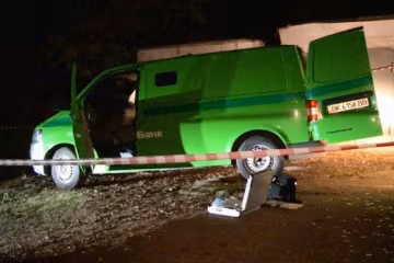 У Києві вкрали і пограбували інкасаторське авто "ПриватБанку" (фото, відео)