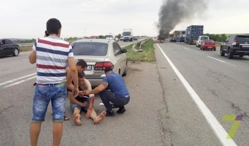 П'яниця самознищив машину об відбійник (ФОТО)