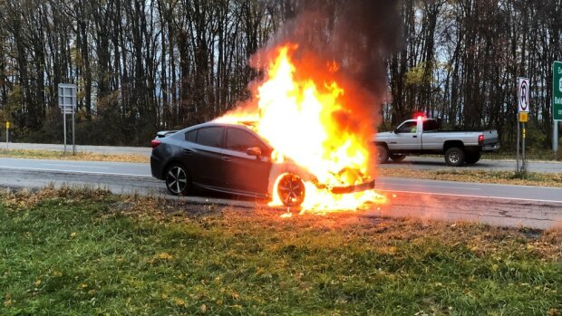 Бензовоз превратил дорогу в огненный ад, а водителей в "факелы"