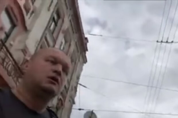 Харківський коп напав на дитину, злякавшись іграшкового автомата - справжній "полковник"