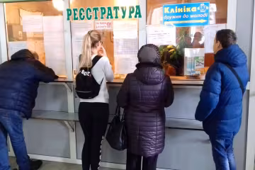 На що закладено новий "медичний" бюджет Києва: "баланда з вівсянки" та світанкові черги за "відсутніми ліками"