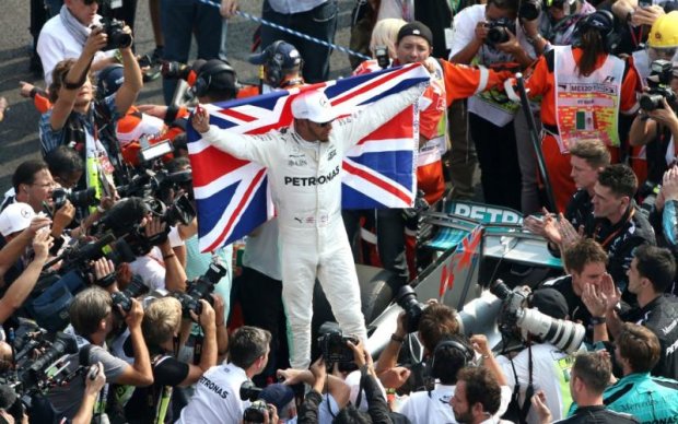 Формула-1: Хэмилтон прокомментировал свою досрочную победу в чемпионате