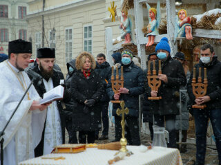 У Львові на площі Ринок освятили воду, фото Львівська ОДА