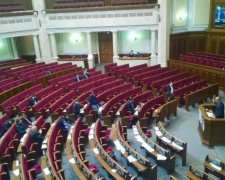 Нардеп розповів, чому парламентарі прогулюють п'ятницю