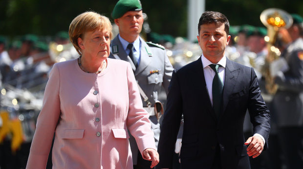 Меркель тремтіла, як осиковий лист перед Зеленським: конфуз потрапив на відео