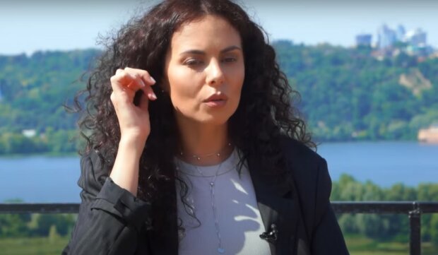Настя Каменских, скриншот из видео