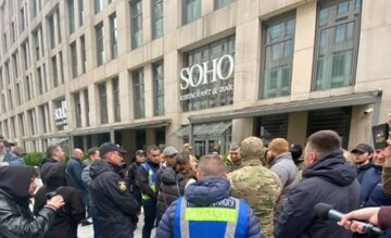 Активисты и военные в SOHO, кадр из видео