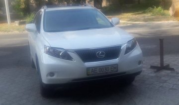 Соцмережі розлютило авто недолюстрованного копа (ФОТО)
