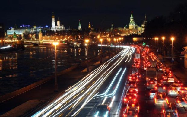 За ваши налоги: по Москве разъезжает нардеп на государственном авто