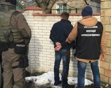 Під Києвом схопили перевертня в білому халаті, будь-яка "дурь" за ваші гроші: подробиці резонансної спецоперації