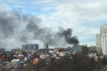 Киев в дыму: адское пламя охватило новостройку, но пожарных не пускают, - что происходит