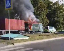 Грузовик, поражённый FPV-дроном в Салтовском районе Харькова