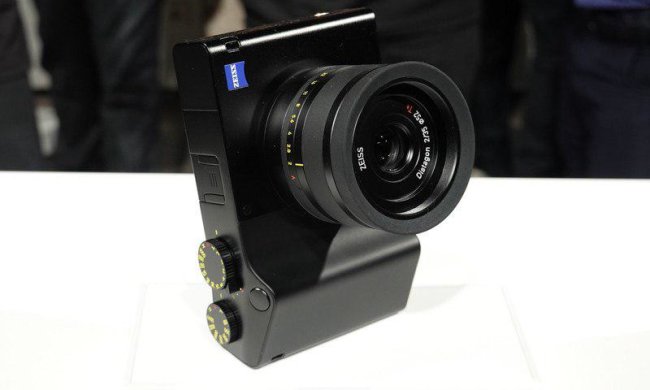 Zeiss ZX1: топовый фотоаппарат подружили с Photoshop