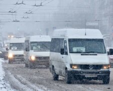 У Львові маршрутник "вирубився" за кермом, десятки пасажирів в смертельній пастці, - кадри НП