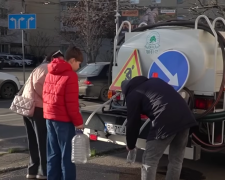 Підвіз води. Фото: скрін youtube