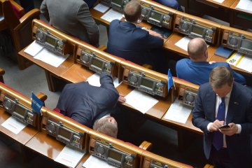 Взрывоопасная Рада: во время минирования парламента Поплавский что-то искал у себя под столом