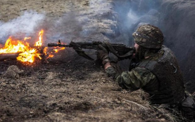 Сутки ООС: путинские отморозки держат бойцов ВСУ под плотным огнем, есть раненные