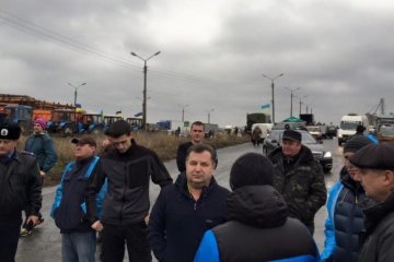 До страйкуючих селян випустили міністра оборони Полторака