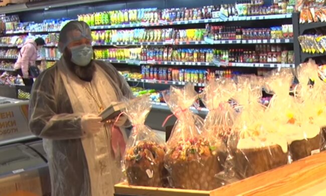 Священник у супермаркеті, фото Facebook